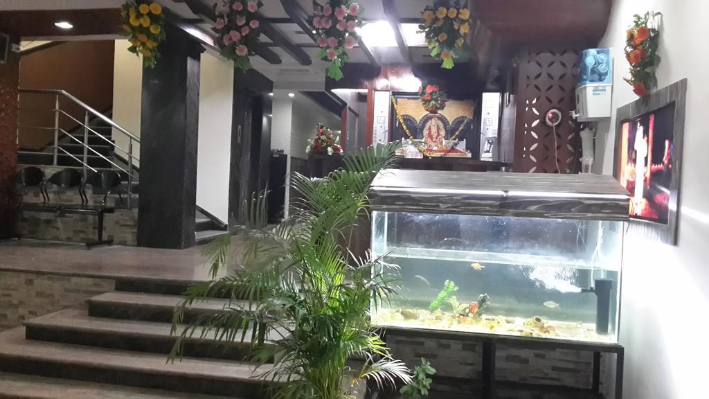 Hotel Sai Galaxy Inn Ширди Экстерьер фото