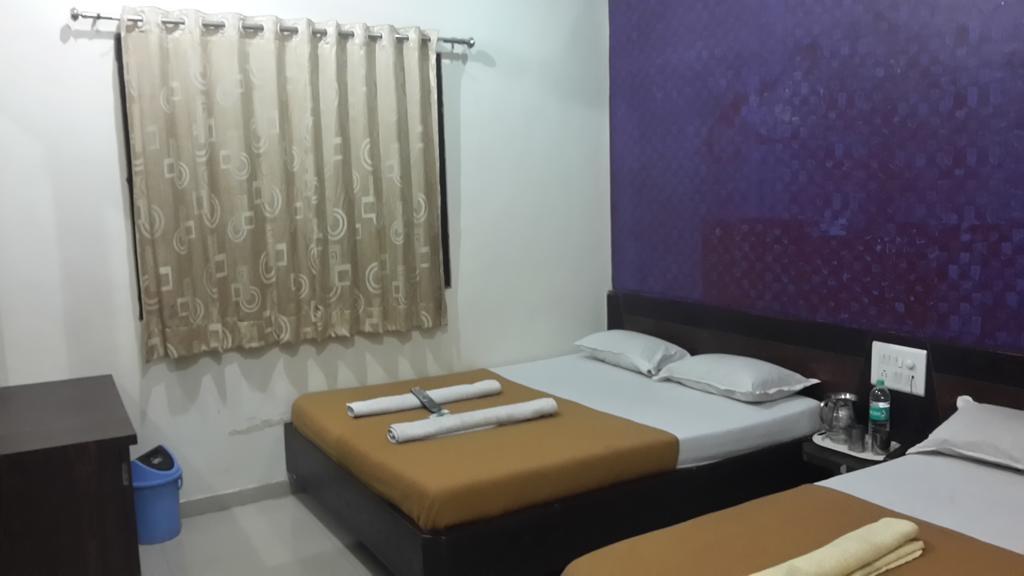 Hotel Sai Galaxy Inn Ширди Экстерьер фото
