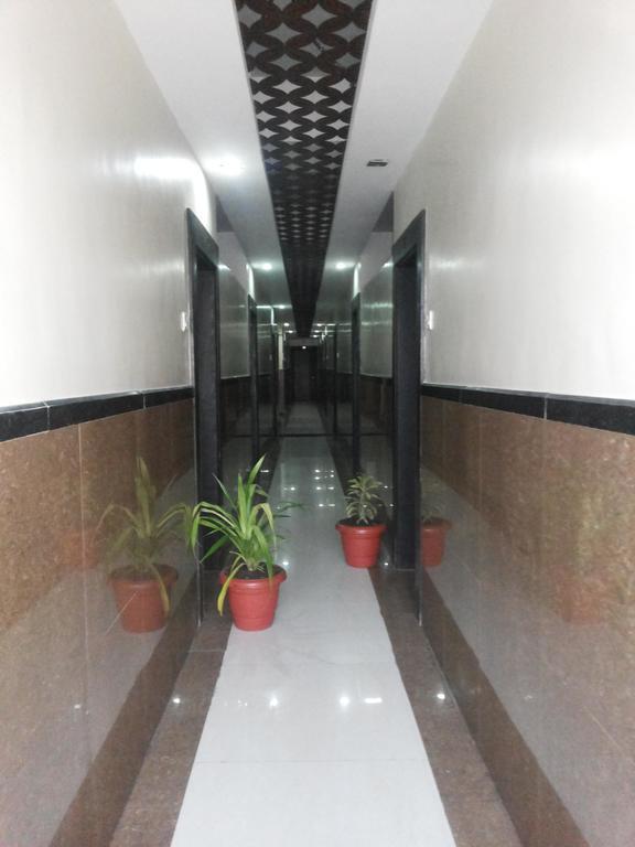 Hotel Sai Galaxy Inn Ширди Экстерьер фото