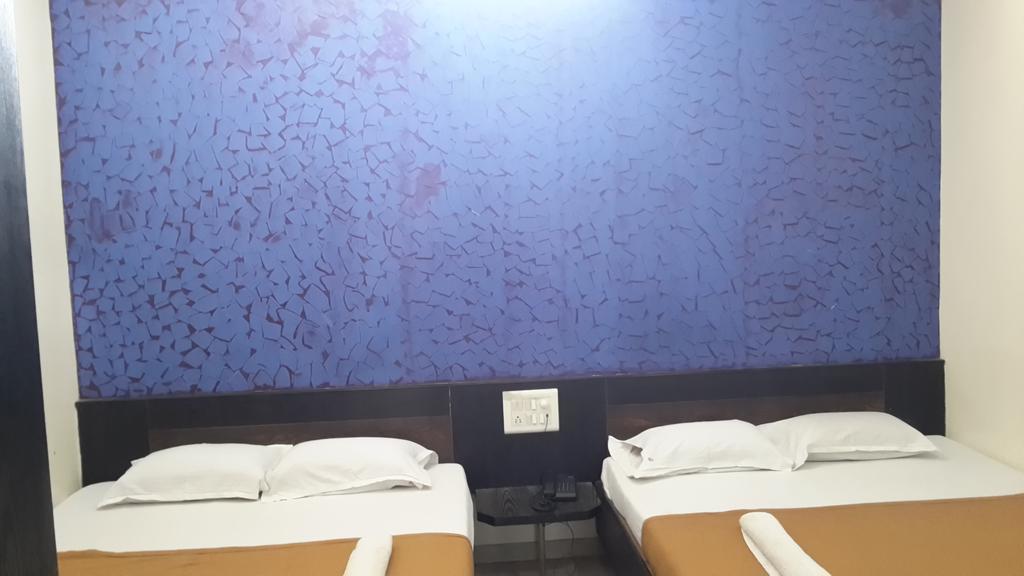 Hotel Sai Galaxy Inn Ширди Экстерьер фото