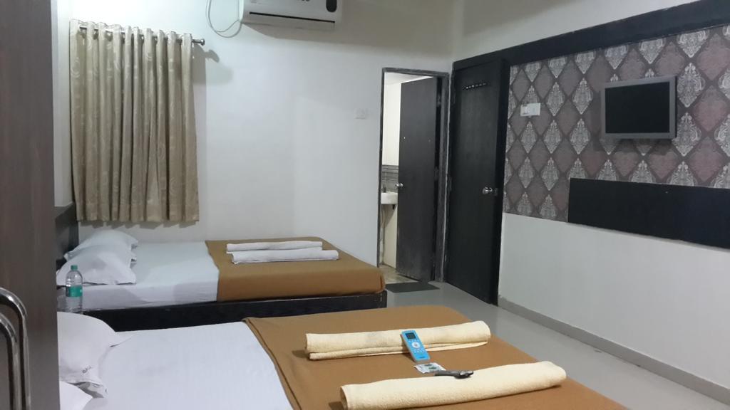 Hotel Sai Galaxy Inn Ширди Экстерьер фото