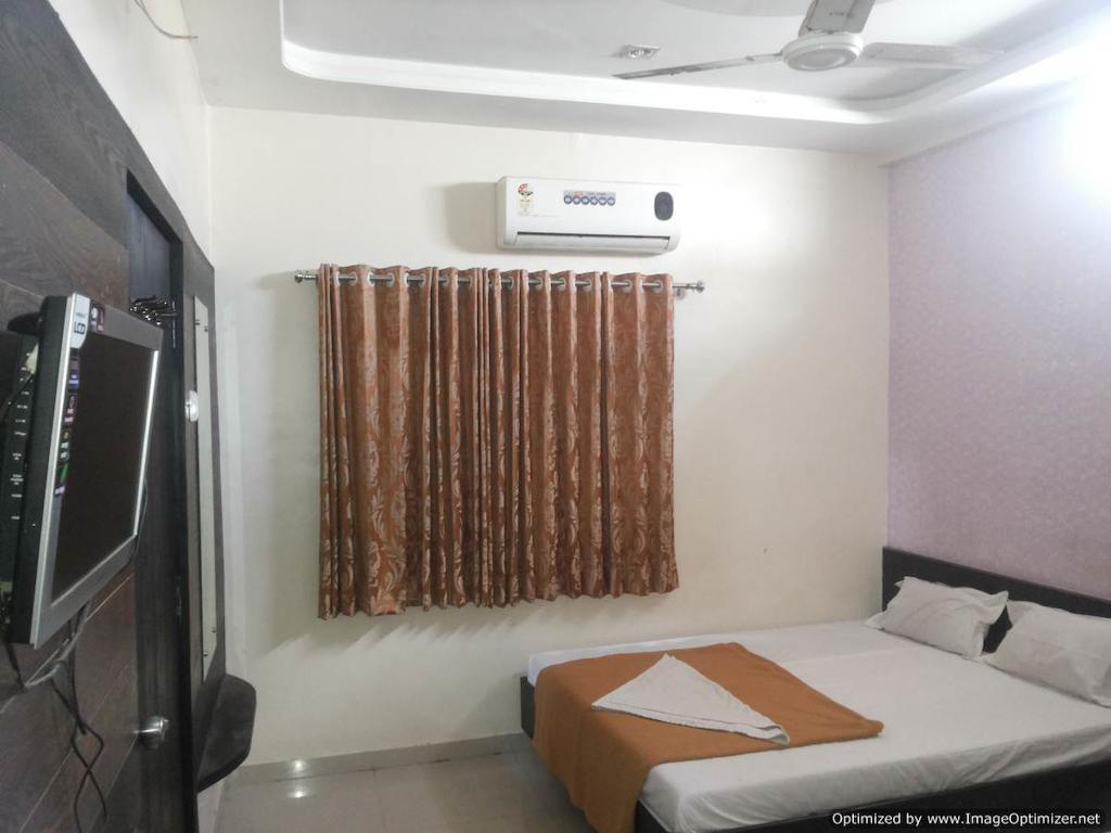 Hotel Sai Galaxy Inn Ширди Номер фото