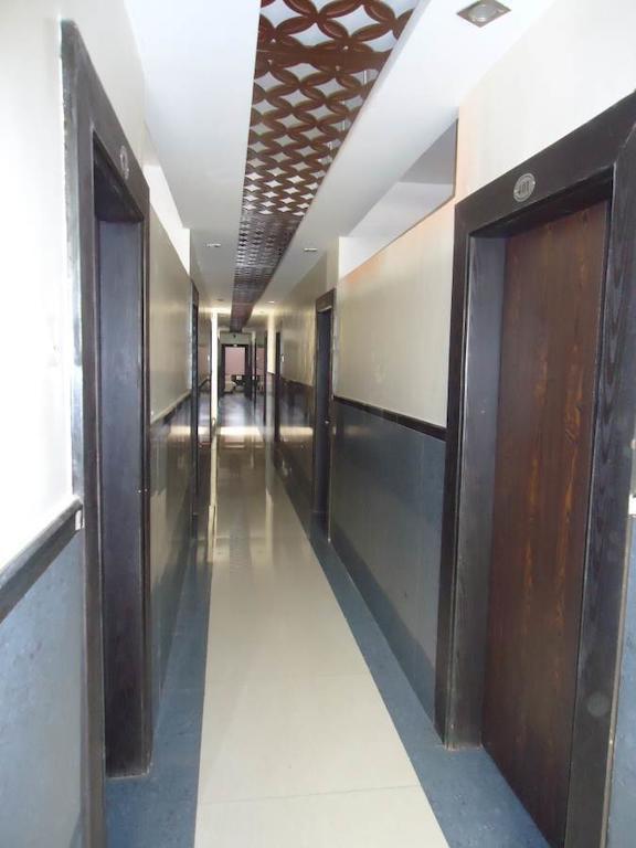 Hotel Sai Galaxy Inn Ширди Экстерьер фото