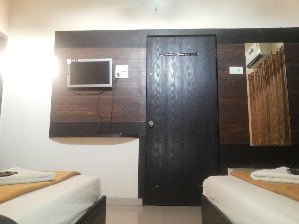 Hotel Sai Galaxy Inn Ширди Номер фото