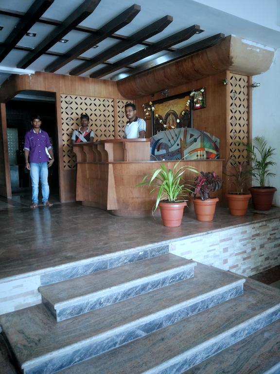 Hotel Sai Galaxy Inn Ширди Экстерьер фото