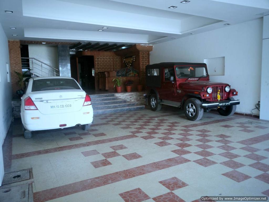 Hotel Sai Galaxy Inn Ширди Экстерьер фото