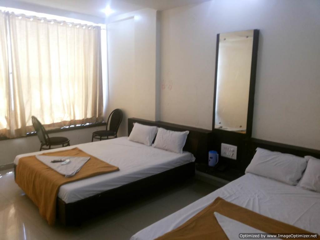 Hotel Sai Galaxy Inn Ширди Номер фото